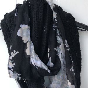 Black&White Infinity Scarf Floral/Black Knit